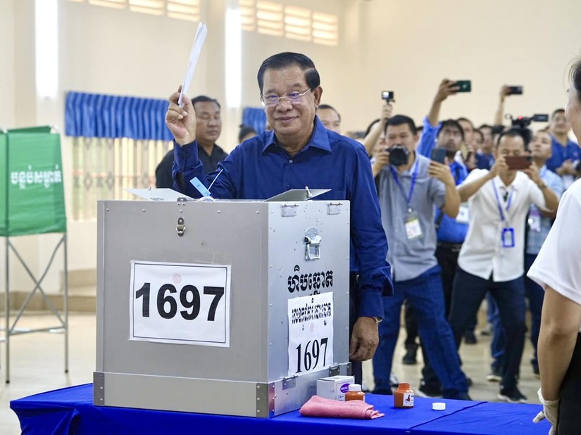 Thủ tướng Campuchia Hun Sen đi bỏ phiếu bầu cử ngày 23/7. Ảnh: Facebook/Samdech Hun Sen, Cambodian Prime Minister