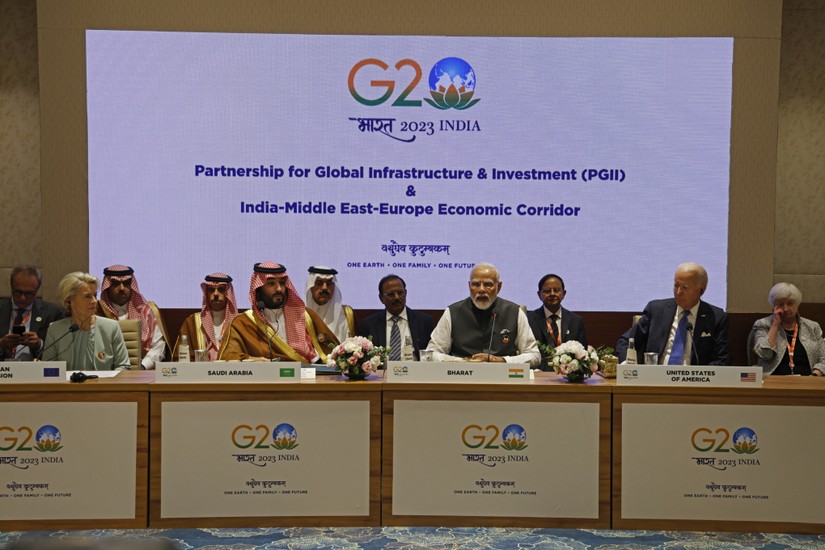 Từ trái sang phải: Chủ tịch Ủy ban châu Âu Ursula von der Leyen, Thái tử Saudi Arabia Mohammed bin Salman, Thủ tướng Ấn Độ Narendra Modi, Tổng thống Mỹ Joe Biden và Bộ trưởng Tài chính Mỹ Janet Yellen tại hội nghị thượng đỉnh G20, ngày 9/9. Ảnh: AFP