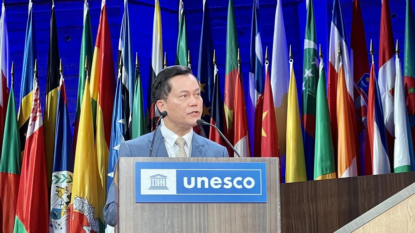 Thứ trưởng Ngoại giao Hà Kim Ngọc, Chủ tịch Ủy ban quốc gia UNESCO Việt Nam, phát biểu tại phiên toàn thể tại Đại hội đồng UNESCO khóa 42. Ảnh: TTXVN