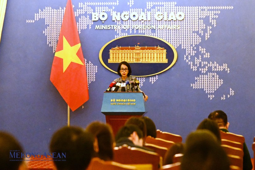 Người phát ngôn Bộ Ngoại giao Phạm Thu Hằng tại cuộc họp báo thường kỳ ngày 23/11. Ảnh: Đỗ Thảo