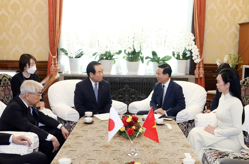 Chủ tịch nước Võ Văn Thưởng và Phu nhân hội kiến Chủ tịch Hạ viện Nukaga Fukushiro và Chủ tịch Thượng viện Otsuji Hidehisa. Ảnh: TTXVN