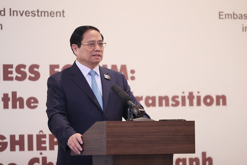 Thủ tướng Phạm Minh Chính phát biểu tại Diễn đàn doanh nghiệp Việt Nam với chủ đề "Huy động các nguồn lực cho chuyển đổi xanh". Ảnh: VGP