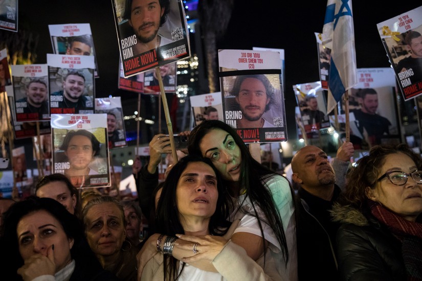Cuộc biểu tình đánh dấu 100 ngày các con tin bị giam giữ ở Gaza, tại Tel Aviv, Israel, ngày 13/1. Ảnh: Getty Images