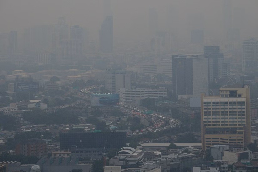 Thủ đô Bangkok chìm trong sương mù ô nhiễm không khí, ngày 18/10/2023. Ảnh: AFP