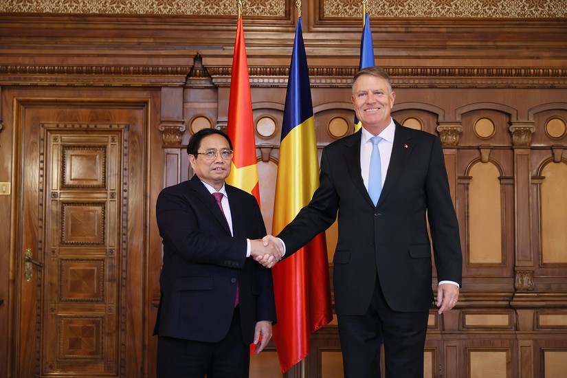 Thủ tướng Phạm Minh Chính và Tổng thống Romania Klaus Iohannis. Ảnh: VGP