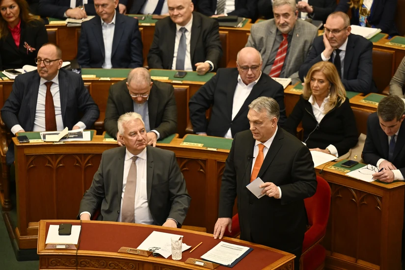 Thủ tướng Hungary Viktor Orban trong cuộc bỏ phiếu tại Quốc hội ngày 26/2. Ảnh: AP