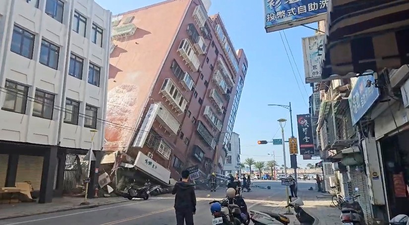 Một tòa nhà bị sập ở Hoa Liên, phía đông Đài Loan, ngày 3/4. Ảnh: AP