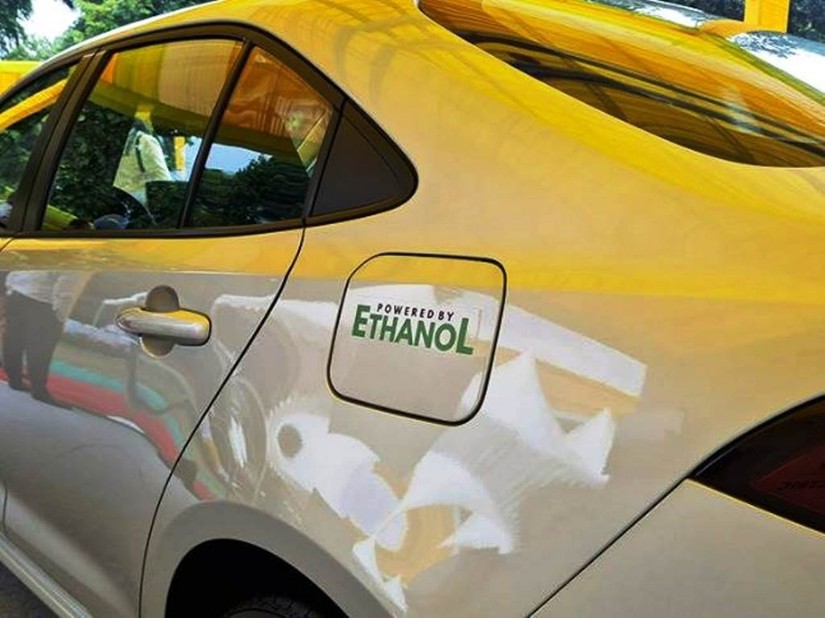Corolla Altis FFV-SHEV sử dụng nhiên liệu linh hoạt (Flex-fuel), có thể chạy bằng 100% ethanol.