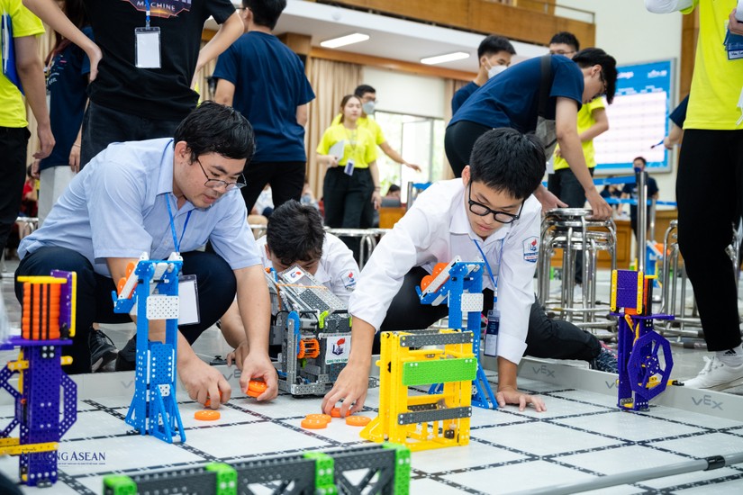 Khởi động Giải vô địch VEX IQ Robotics toàn quốc 2023