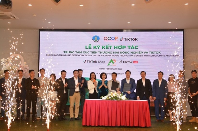 Lễ ký kết hợp tác Trung tâm Xúc tiến thương mại nông nghiệp và TikTok.