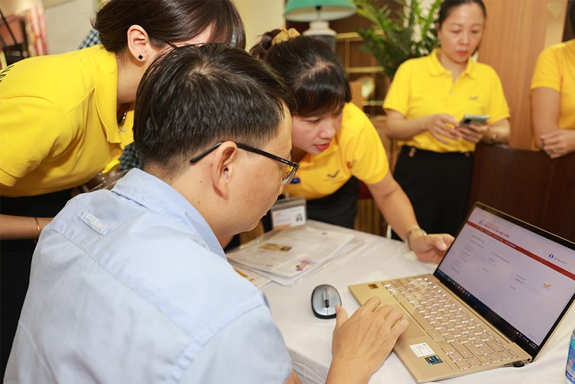 Bưu điện Việt Nam hướng dẫn người dân thực hiện cấp đổi giấy phép lái xe trực tuyến toàn trình trên Cổng dịch vụ công quốc gia.