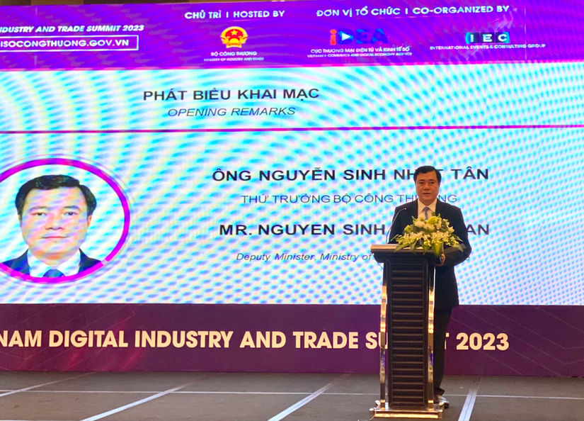 Thứ trưởng Bộ Công Thương Nguyễn Sinh Nhật Tân phát biểu tại Diễn đàn quốc gia thương mại điện tử và kinh tế số ngành công thương.