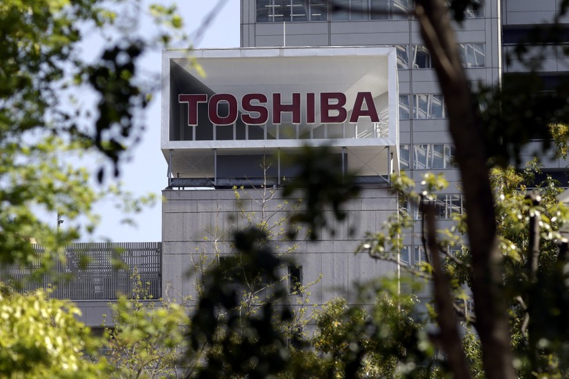 Toshiba chính thức hủy niêm yết sau 74 năm, đối mặt tương lai bất định. Ảnh: Bloomberg.
