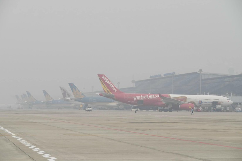 Phi công không thể hạ cánh tại sân bay Nội Bài vì sương mù. Ảnh: NIA.