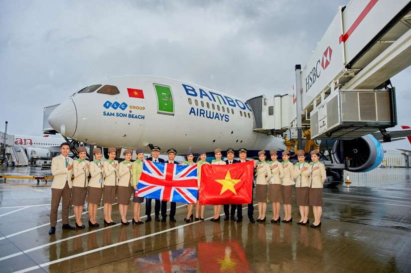 Chuyến bay thẳng đầu tiên Việt Nam - Anh của Bamboo Airways hồi tháng 11/2021. Ảnh: BA