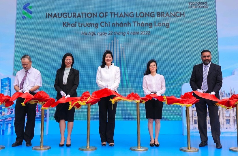 Ngân hàng Standard Chartered khai trương trụ sở mới của chi nhánh Thăng Long tại Hà Nội. Ảnh: Ngọc Linh