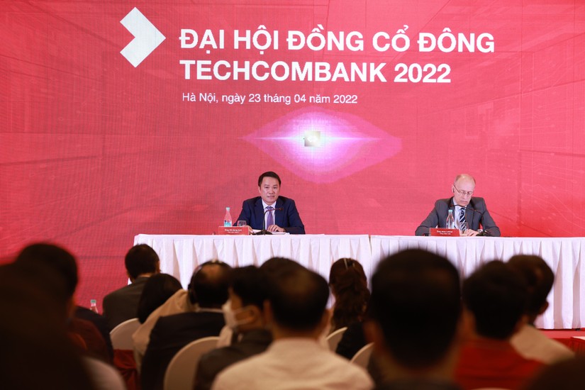 Chủ tịch HĐQT Techcombank Hồ Hùng Anh tại Đại hội đồng cổ đông 2022.