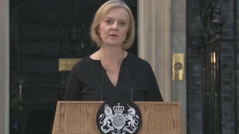 Thủ tướng Anh Liz Truss phát biểu tại số 10 Phố Downing, bày tỏ sự tiếc thương về sự ra đi của Nữ hoàng Elizabeth II.