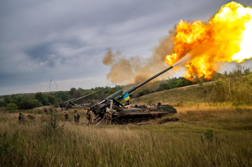 Pháo tự hành của quân đội Ukraine khai hỏa phản công tại khu vực Donetsk. 