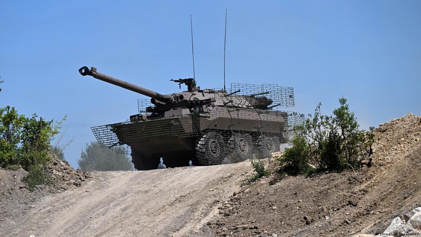 Pháp sẽ cung cấp xe tăng hạng nhẹ AMX-10 RC cho Ukraine. Ảnh: DW