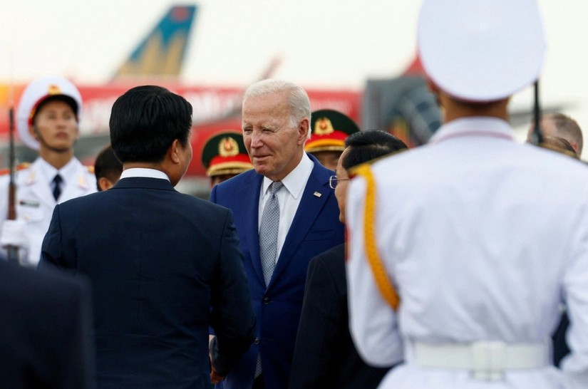 Tổng thống Mỹ Joe Biden đến sân bay Nội Bài, Hà Nội.