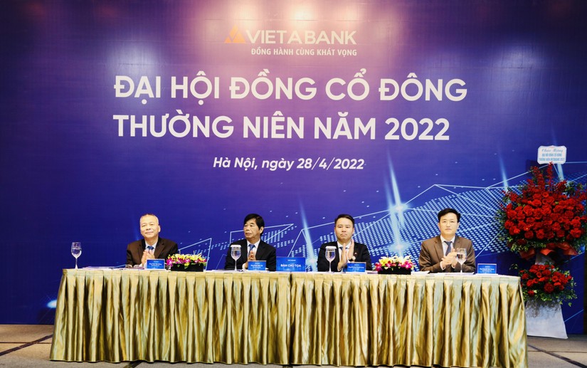 Ban lãnh đạo VietABank trong đại hội cổ đông năm 2022.