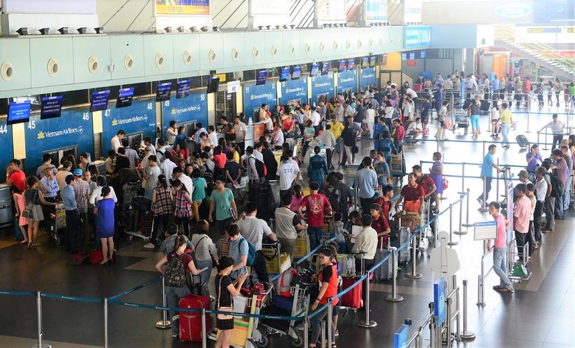 Sân bay đông đúc trở lại giúp các doanh nghiệp hàng không phục hồi kinh doanh.