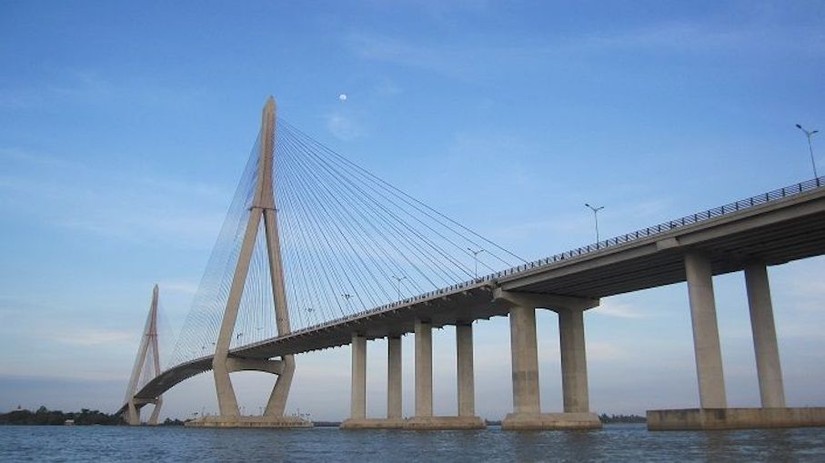 Cầu Cần Thơ nối liền giữa tỉnh Vĩnh Long và Cần Thơ.
