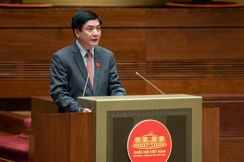 Tổng Thư ký Quốc hội Bùi Văn Cường trình bày Báo cáo giải trình, tiếp thu, chỉnh lý dự thảo Nghị quyết về Chương trình giám sát của Quốc hội năm 2024.