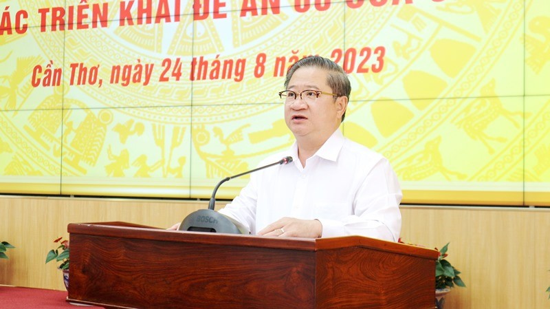Chủ tịch UBND TP Cần Thơ Trần Việt Trường phát biểu tại hội nghị. Ảnh: CTTĐT TP Cần Thơ
