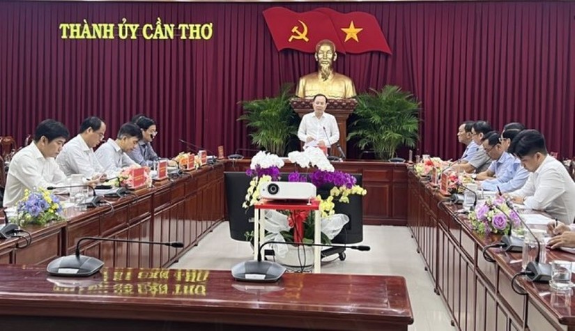  Bí thư Thành ủy Cần Thơ Nguyễn Văn Hiếu phát biểu tại cuộc họp. Ảnh: Tiền Phong