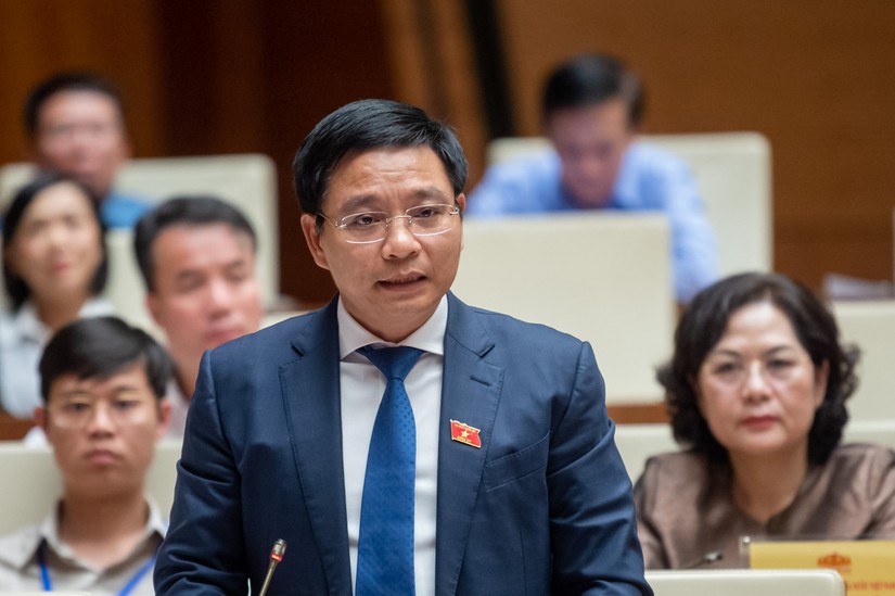 Bộ trưởng GTVT Nguyễn Văn Thắng trả lời chất vấn.