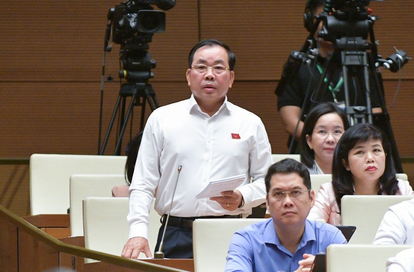 Đại biểu Nguyễn Quang Huân - Đoàn Bình Dương phát biểu tranh luận với Bộ trưởng GTVT.