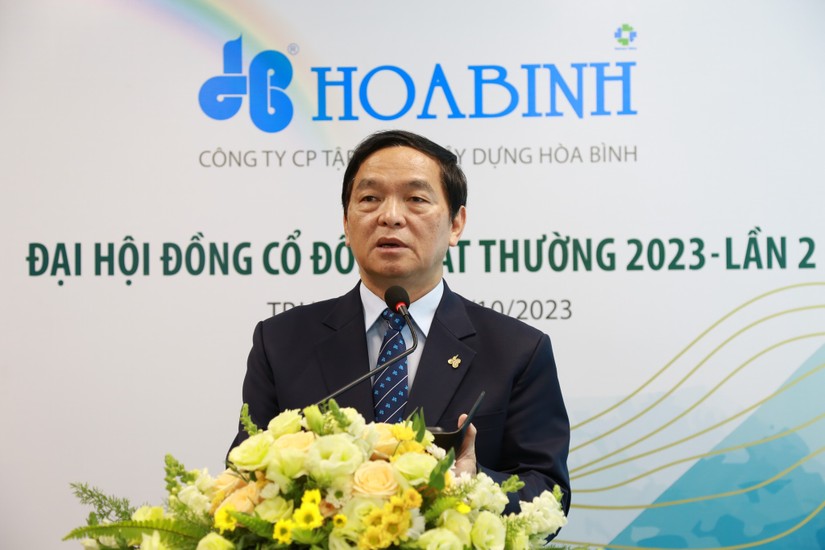 Ông Lê Viết Hải - Chủ tịch HĐQT Xây dựng Hòa Bình tại ĐHĐCĐ bất thường năm 2023. Ảnh: HBC