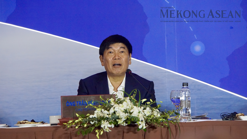 Chủ tịch HPG Trần Đình Long chia sẻ với cổ đông tại đại hội.