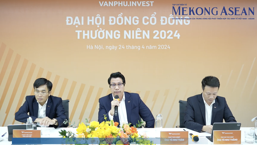 Ông Tô Như Toàn (giữa) - Chủ tịch HĐQT VPI trả lời câu hỏi của cổ đông. Ảnh: Phạm Ngọc - Mekong ASEAN.