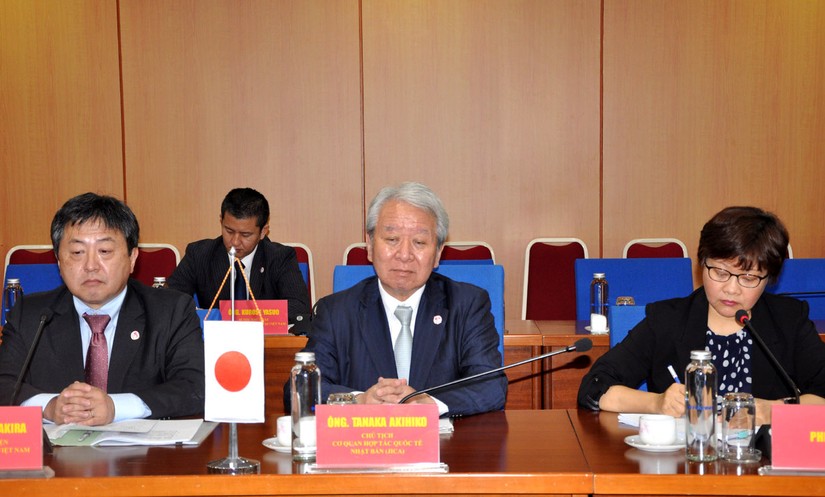 Chủ tịch JICA, ông Tanaka Akihiko (ngồi giữa) 