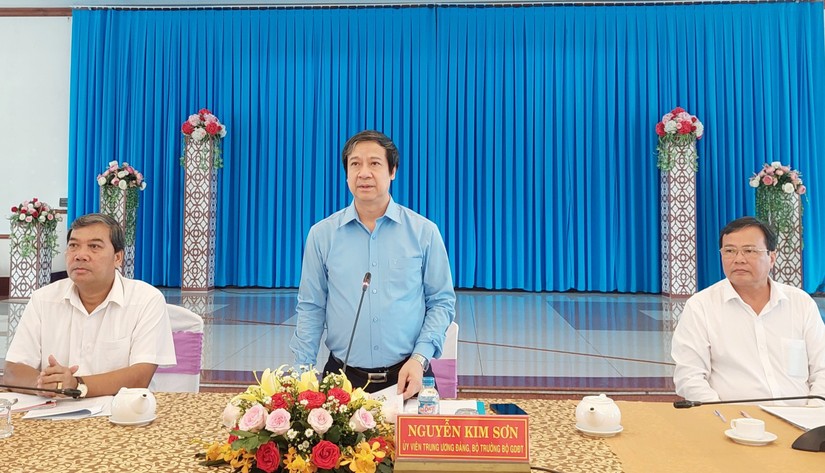 Bộ trưởng Giáo dục và Đào tạo Nguyễn Kim Sơn dẫn đầu đoàn công tác của Chính phủ làm việc với lãnh đạo UBND tỉnh Trà Vinh ngày 11/5. Nguồn: UBND tỉnh Trà Vinh.