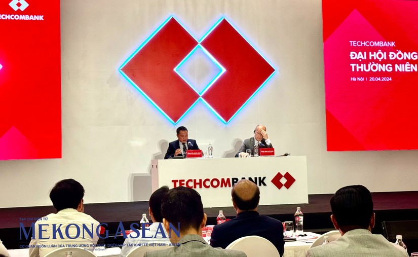 Lãnh đạo Techcombank trong phiên thảo luận cùng cổ đông tại ĐHĐCĐ thường niên 2024. Ảnh: Thu Trang/Mekong ASEAN