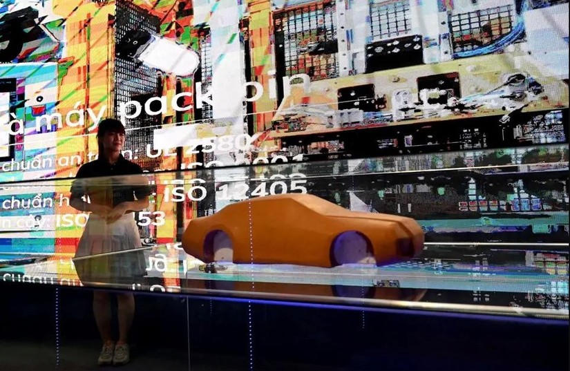 Khu trưng bày mô hình xe VinFast tại triển lãm “VinFast – Vì tương lai xanh”. Ảnh: Getty