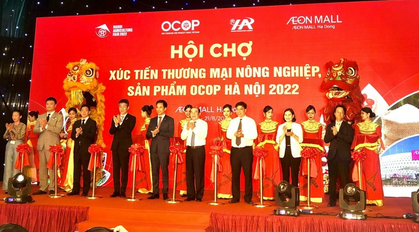 Lễ khai mạc hội chợ Xúc tiến thương mại nông nghiệp, sản phẩm OCOP Hà Nội năm 2022. Ảnh: moit.gov.vn
