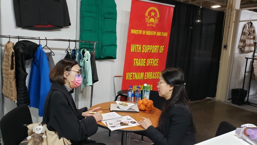 Gian hàng Việt Nam tại Hội chợ tìm nguồn cung hàng dệt may. Ảnh: Thương vụ Việt Nam tại Canada