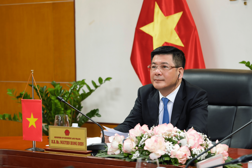Bộ trưởng Bộ Công Thương Nguyễn Hồng Diên dẫn đầu Đoàn đại biểu tham dự cuộc họp. Ảnh: Bộ Công Thương