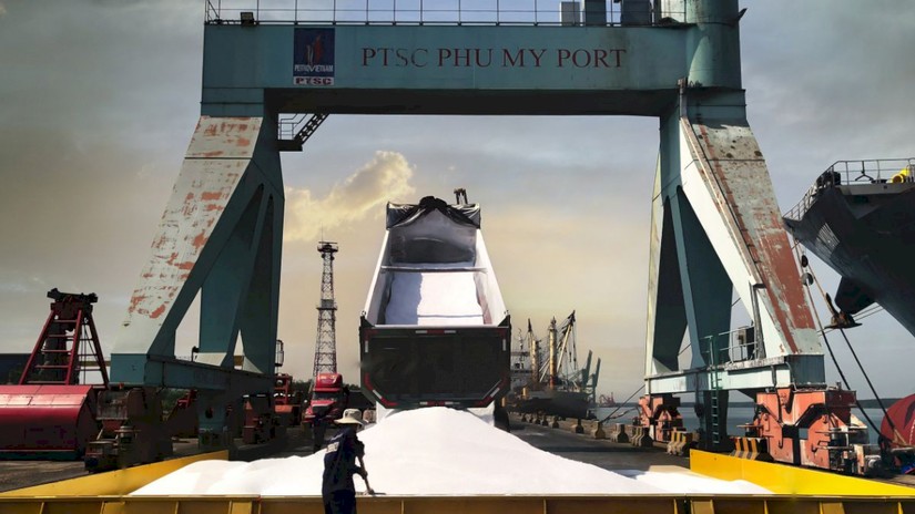 Giữa tháng 3 vừa qua, Đạm Phú Mỹ đã tiến hành xuất khẩu lô hàng 19.000 tấn phân đạm ure. Ảnh: DPM