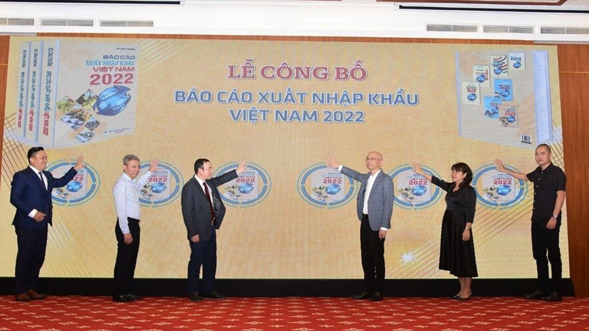 Lễ công bố "Báo cáo xuất nhập khẩu Việt Nam 2022" diễn ra trong khuôn khổ hội thảo "Chuyển đổi số để xây dựng ngành logistics hiện đại, bền vững". Ảnh: Bộ Công Thương.