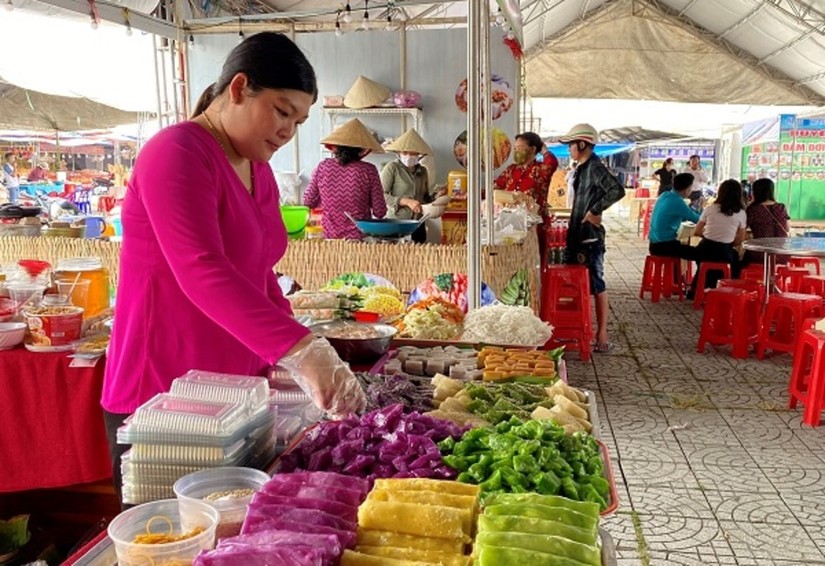 Ngày hội Bánh dân gian Nam Bộ TP Cà Mau là một trong những sự kiện thu hút khách du lịch trong dịp nghỉ lễ 30/4 - 1/5. Ảnh: CTTĐT tỉnh Cà Mau