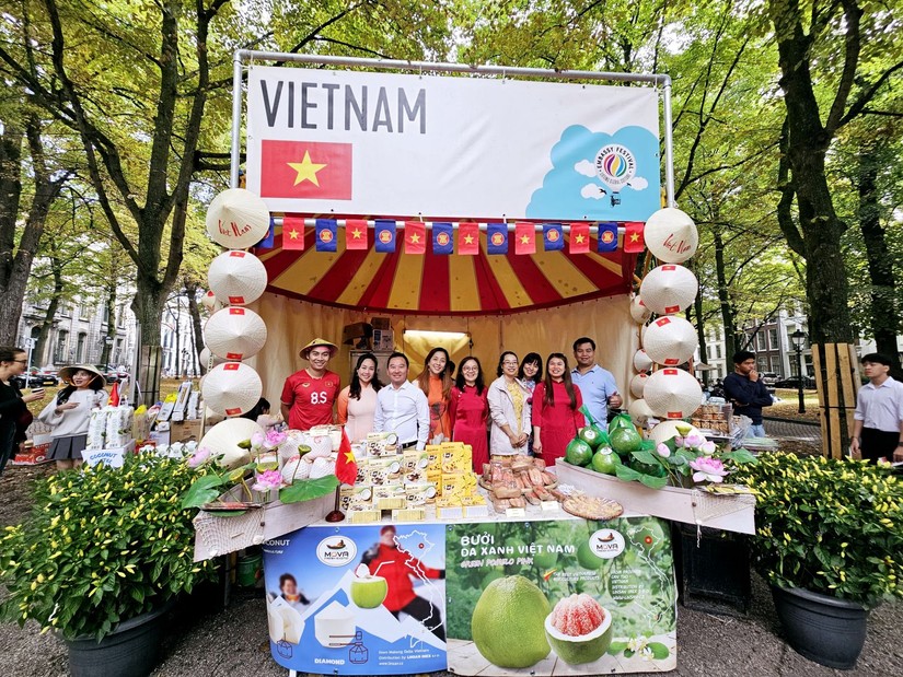 Gian hàng quảng bá nông sản của Việt Nam tại Lễ hội Đoàn Ngoại giao. Ảnh: Thương vụ Việt Nam tại Hà Lan
