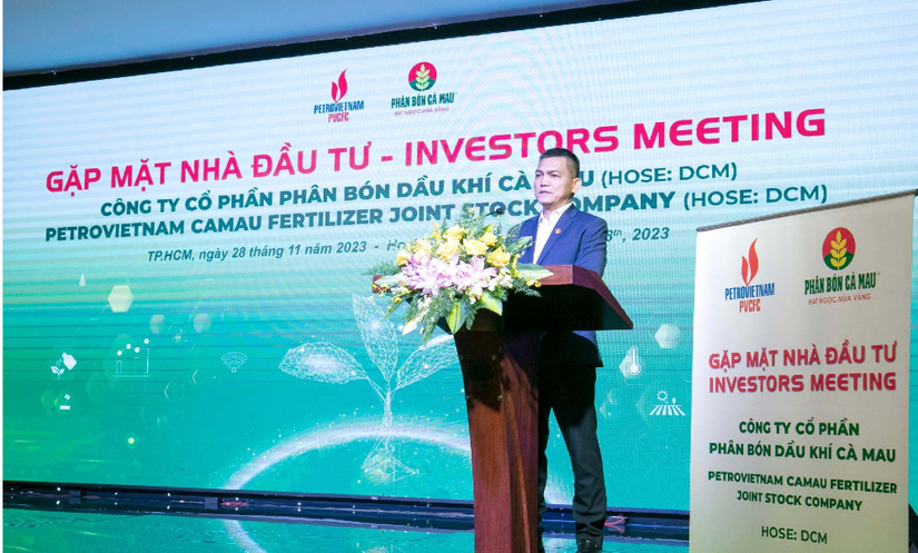 Tổng Giám đốc Đạm Cà Mau Văn Tiến Thanh tại buổi gặp mặt các nhà đầu tư. Ảnh: DCM