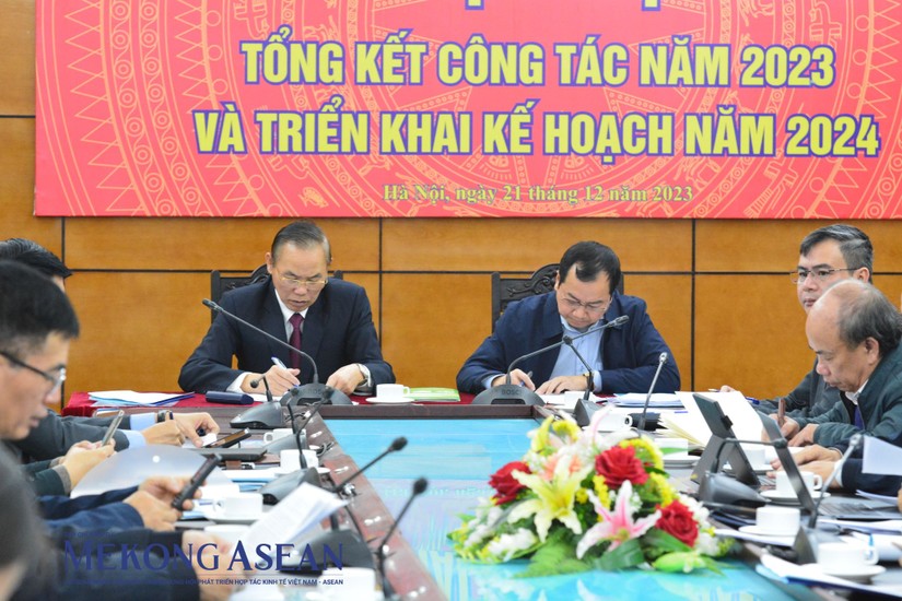 Thứ trưởng Bộ NN&PTNT Phùng Đức Tiến và Cục trưởng Cục Thủy sản Trần Đình Luân tại hội nghị tổng kết ngày 21/12. Ảnh: Lê Hồng Nhung - Mekong ASEAN