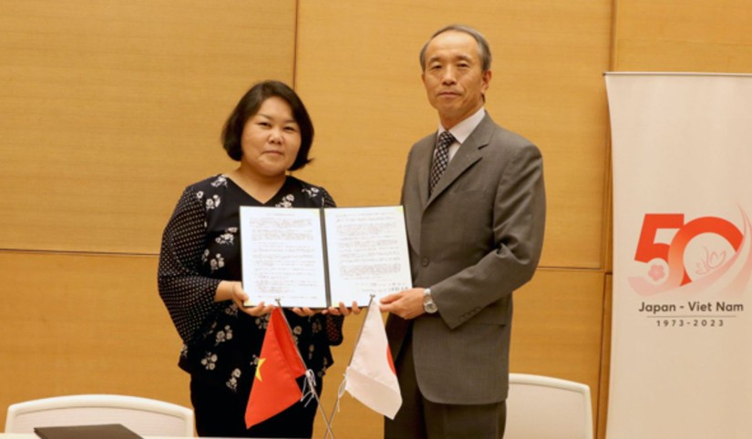 Ông Ono Masuo - Tổng Lãnh sự Nhật Bản tại TP HCM và bà Ino Mayu - Trưởng đại diện Tổ chức Seed to Table tại sự kiện.